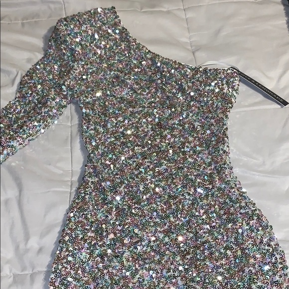 Dress - Picture 3 of 3